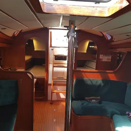 Java Yacht *